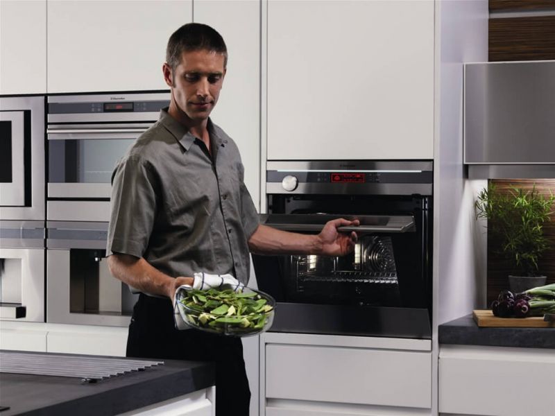 Cuptoarele cu abur de la Electrolux – orice barbat poate avea talent culinar